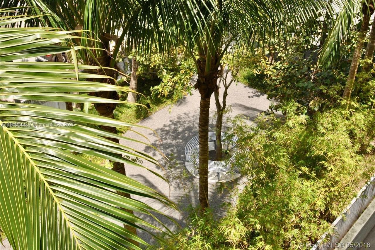 61 Collins Ave #402 - Photo 3 of 17