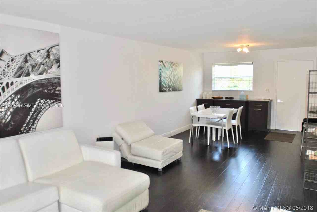 61 Collins Ave #402 - Photo 7 of 17