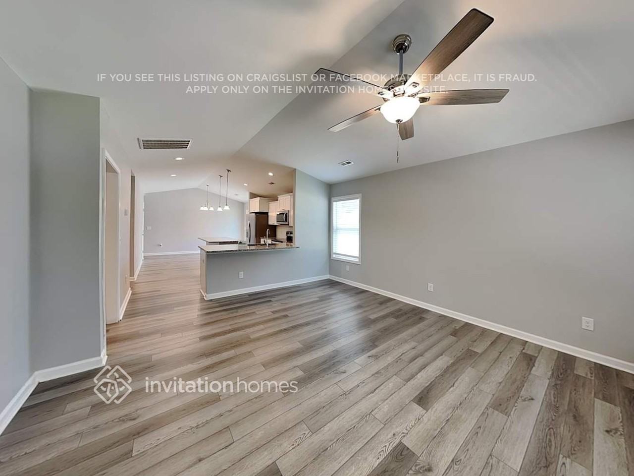 1125 Roberts St - Photo 4 of 19