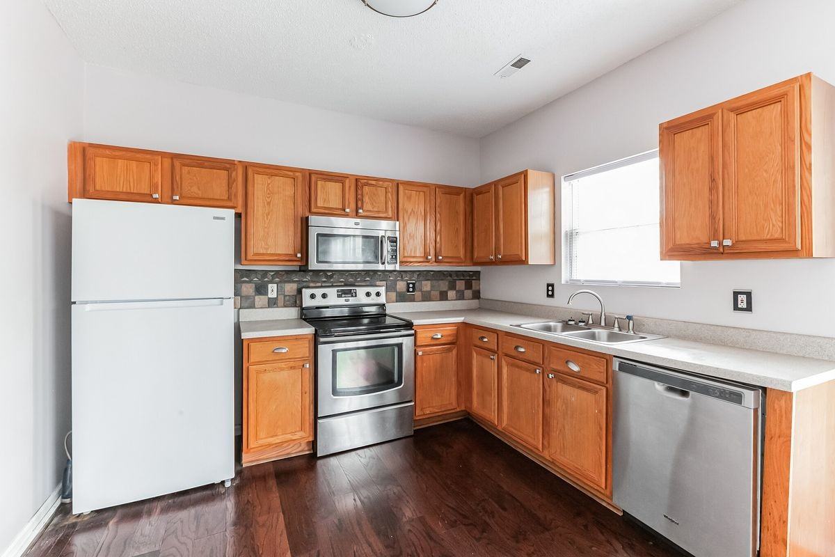 3690 Brookwood Blvd - Photo 4 of 15