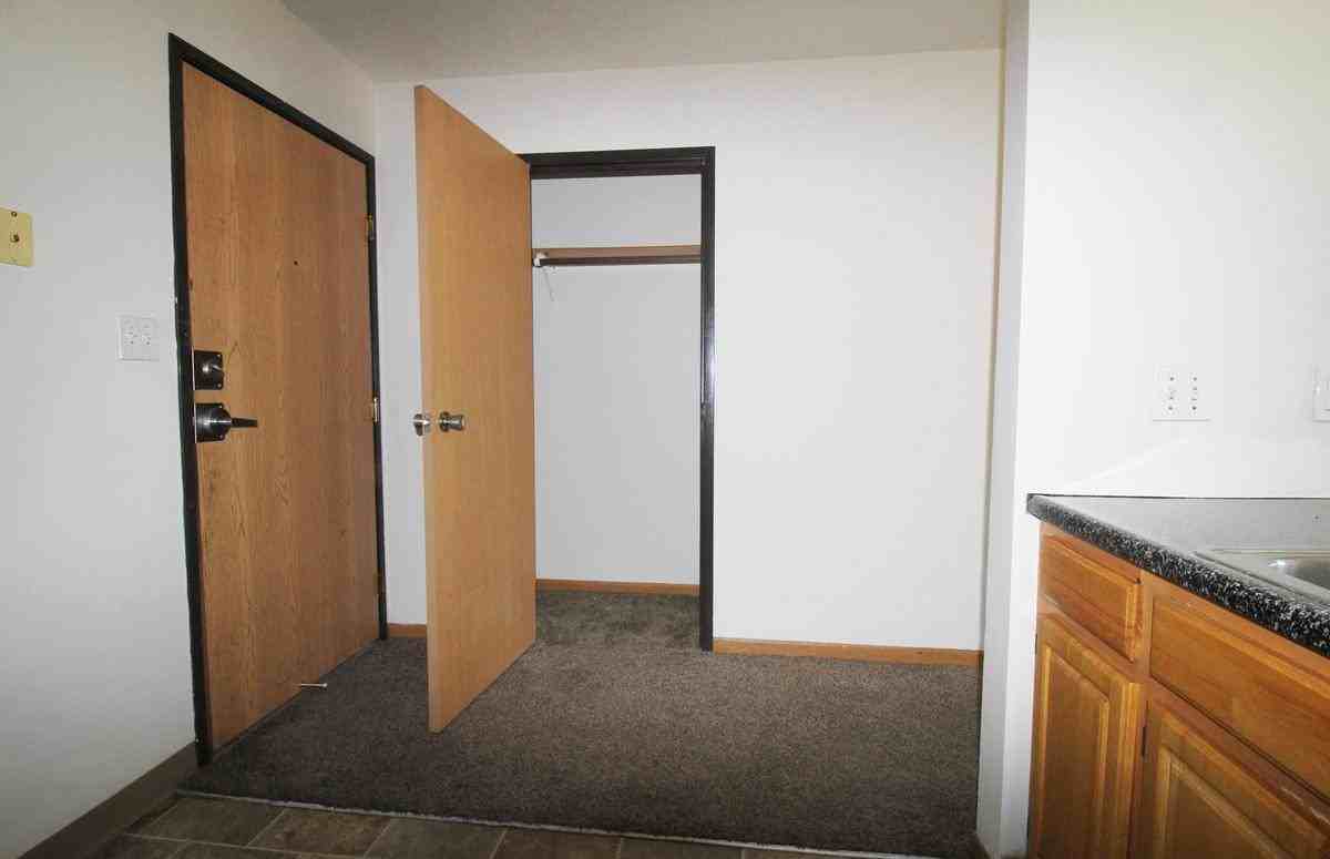 6000 Creston Ave Ste 100 - Photo 2 of 14