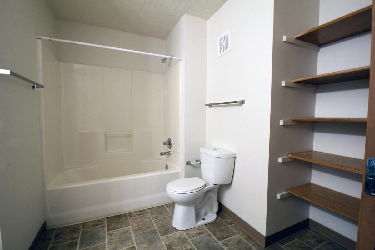 6000 Creston Ave Ste 100 - Photo 7 of 14