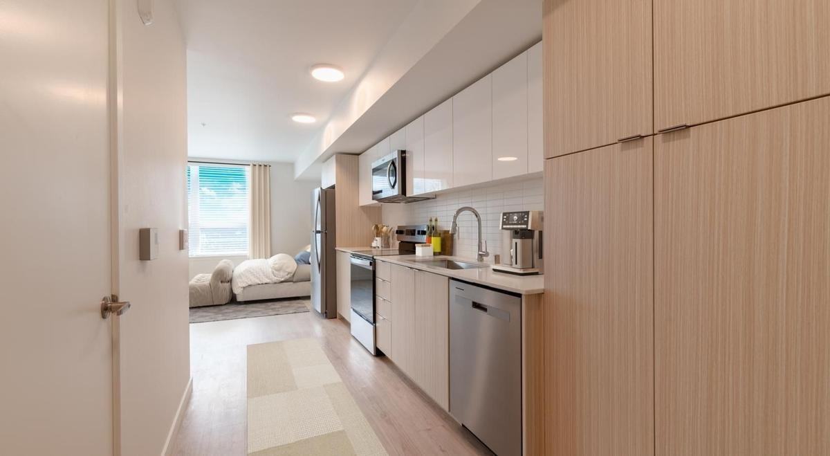 132 Ne 145th St - Photo 4 of 29