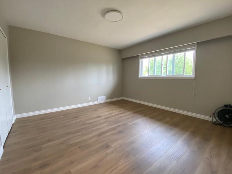 4785 Fairlawn Dr - Photo 3 of 9