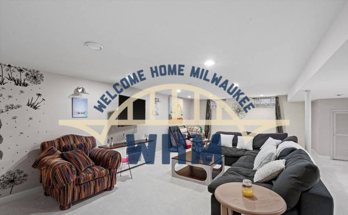 17505 Royalcrest Dr - Photo 3 of 10