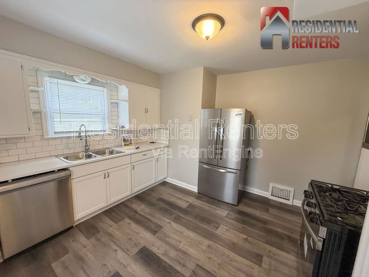 4241 N 47th St - Photo 3 of 10