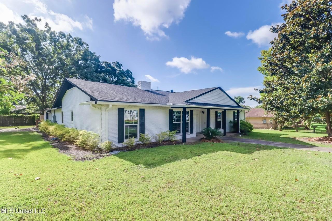 114 Driftwood Dr - Photo 2 of 32