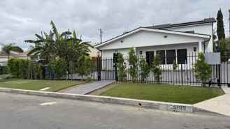 15107 1/2 Leadwell St - Photo 1 of 1