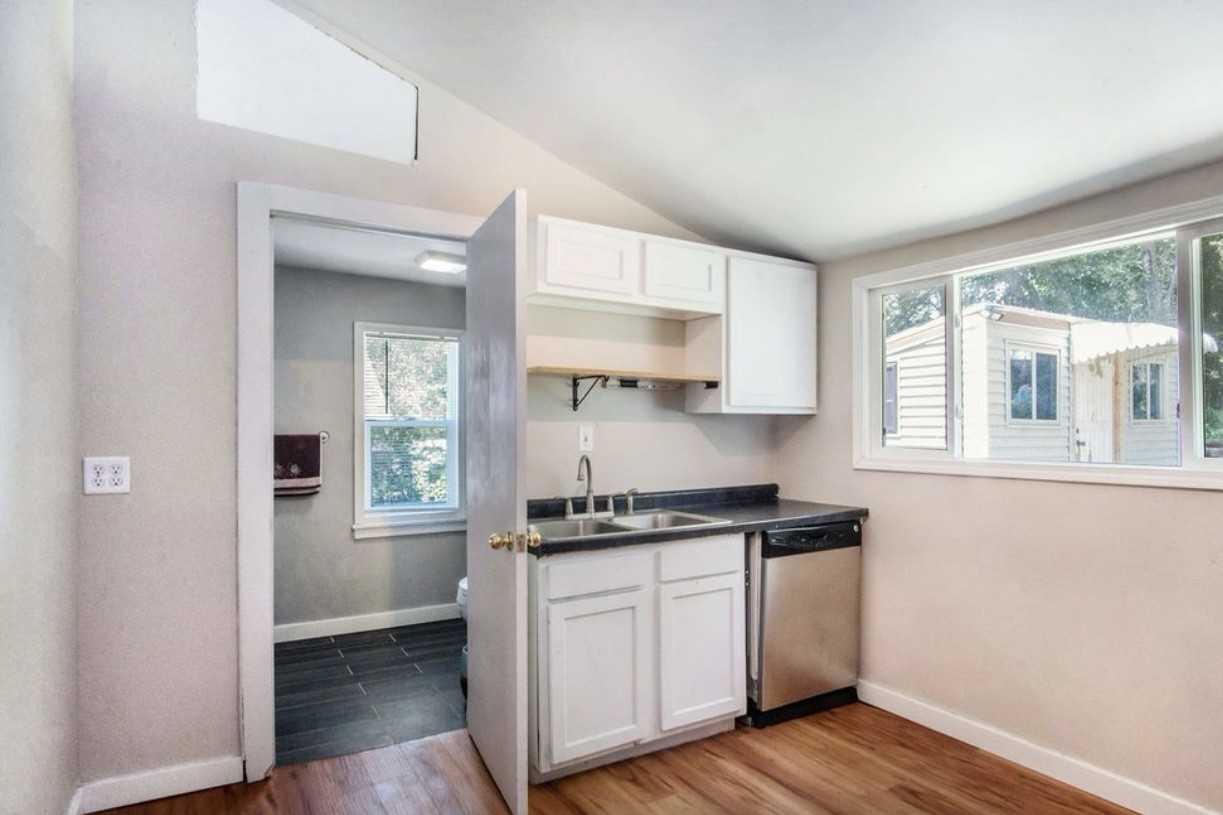 4528 Burdette St #NA - Photo 3 of 22