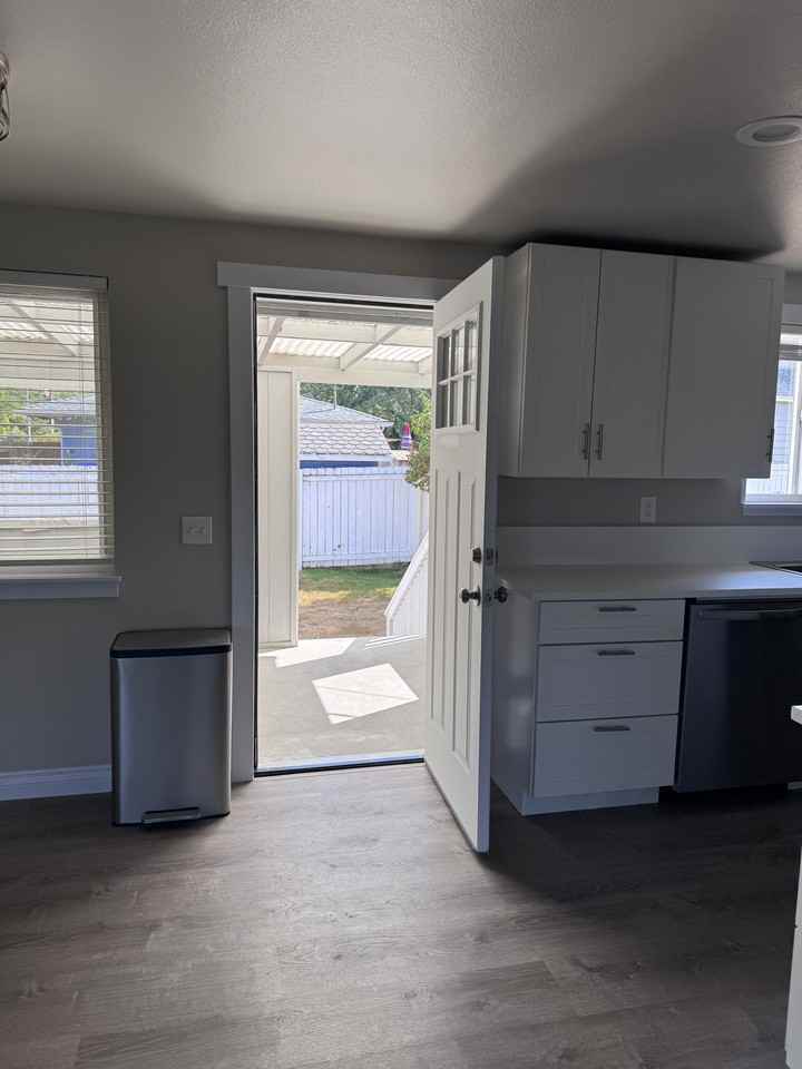 1718 Scenic Dr #A - Photo 3 of 10