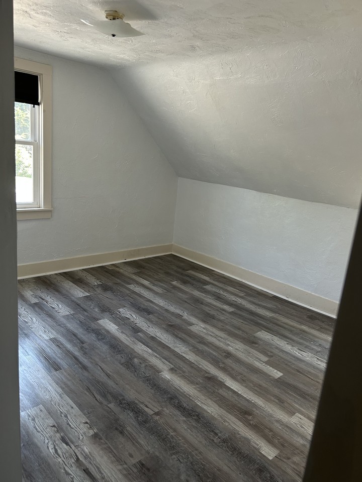 631 W Broadway Ave #NA - Photo 7 of 8