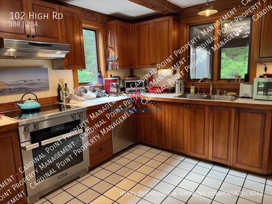 102 High Rd - Photo 2 of 10