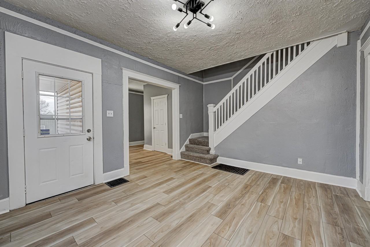 814 Parkway Avenue - Photo 2 of 10