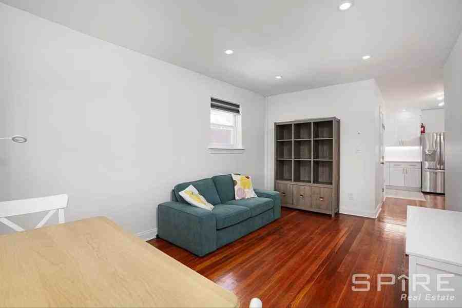 3038 Kingsbridge Ter - Photo 3 of 10