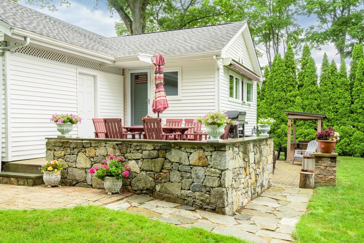 92 Grove Beach Rd S - Photo 2 of 29