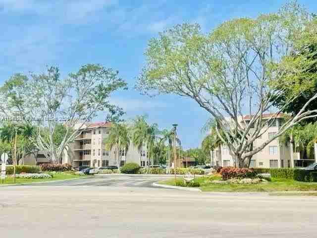 1811 Sabal Palm Dr #208 - Photo 3 of 32