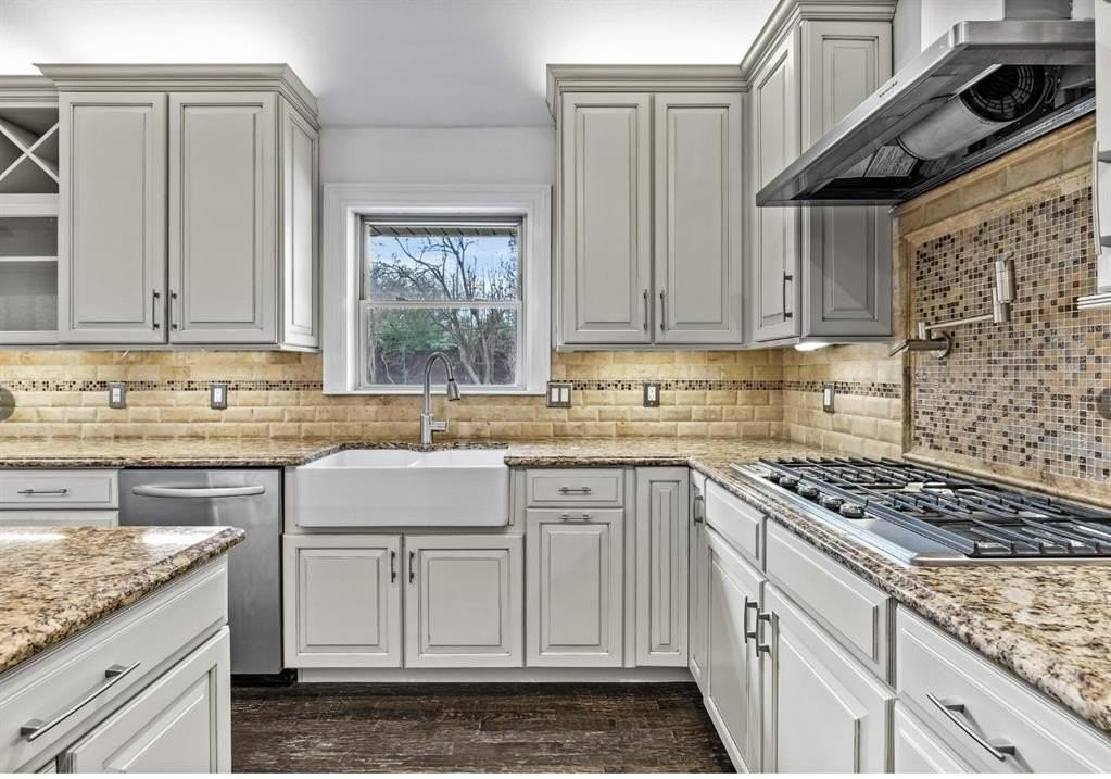 5610 Forest Ln - Photo 3 of 28