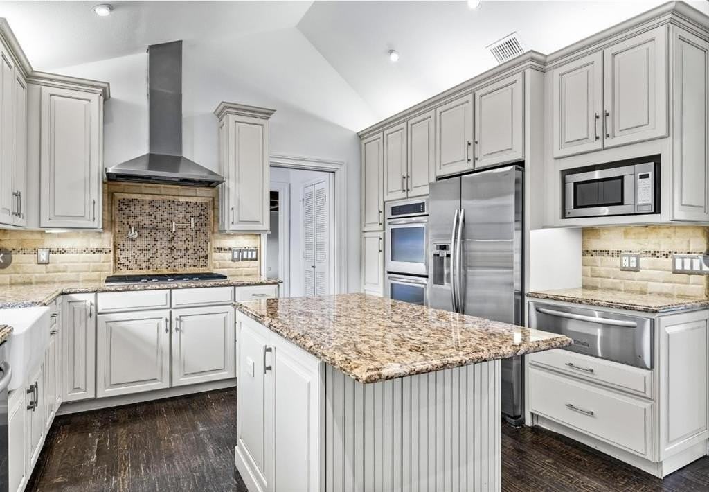 5610 Forest Ln - Photo 4 of 28