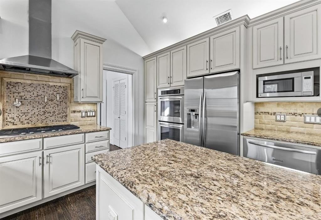 5610 Forest Ln - Photo 5 of 28