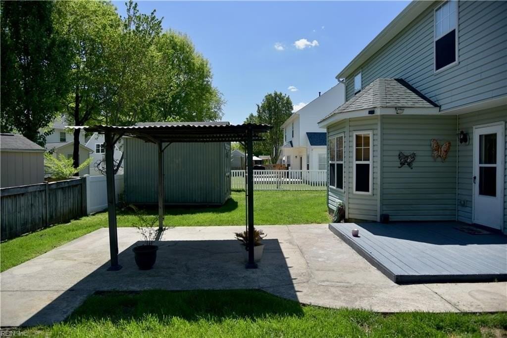 6703 Chambers Ln - Photo 3 of 33