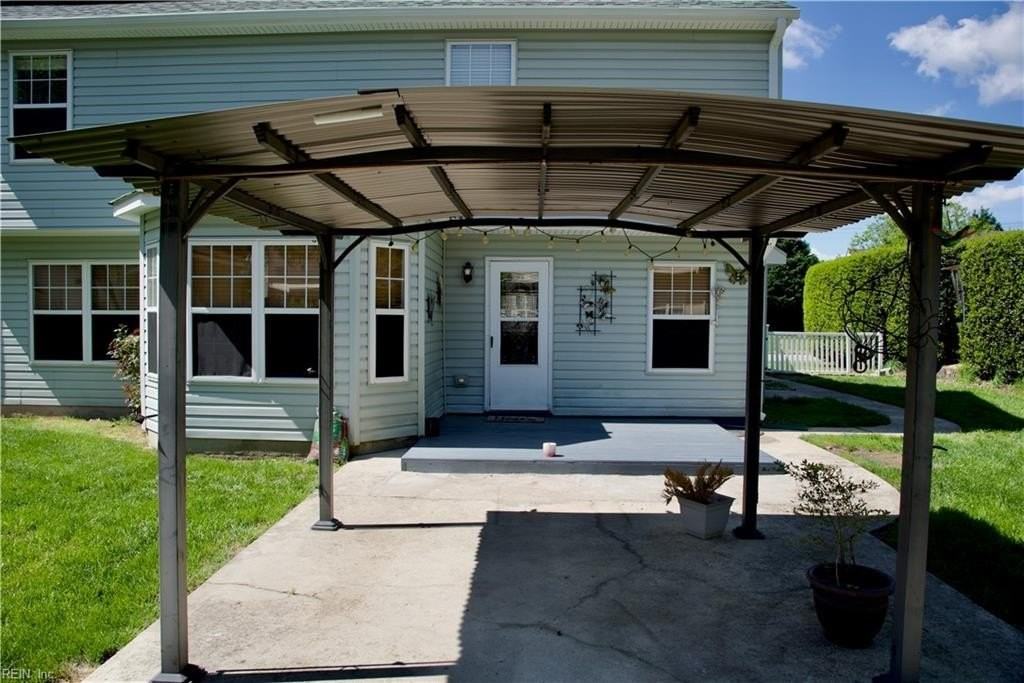 6703 Chambers Ln - Photo 5 of 33