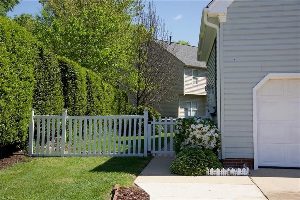 6703 Chambers Ln - Photo 7 of 33