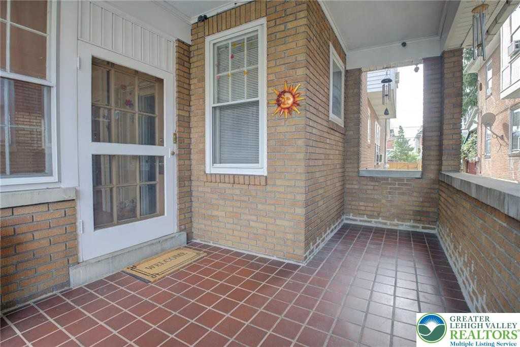 214 N 16th St ##1 - Photo 2 of 22