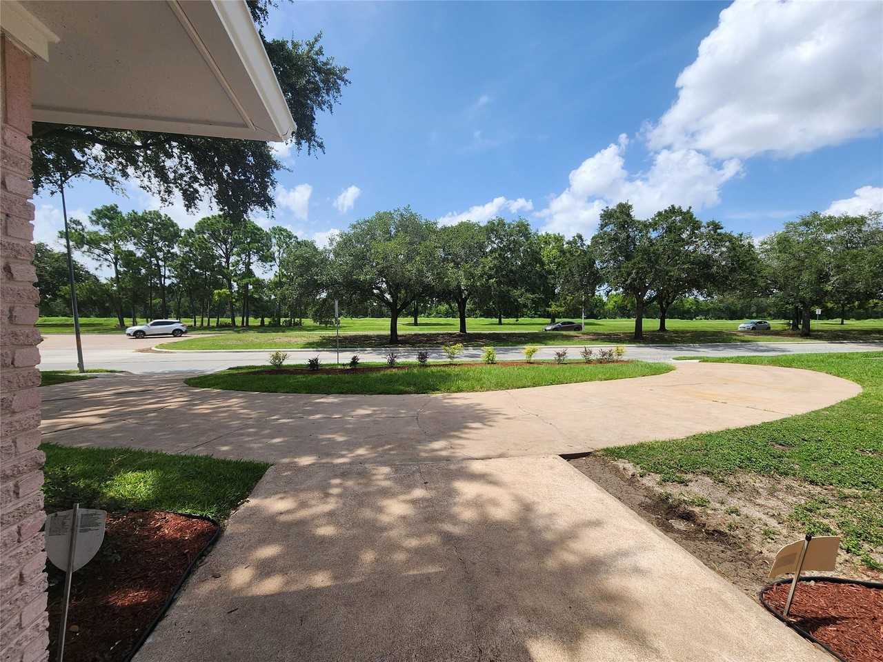 8023 S Braeswood Blvd - Photo 2 of 20