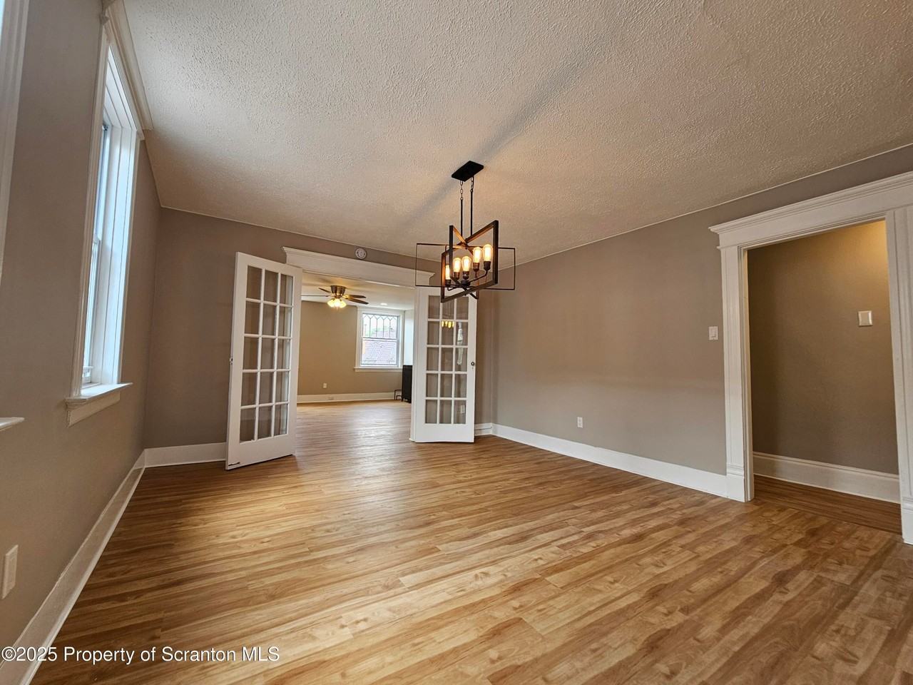 218 South Franklin Street - Photo 4 of 34