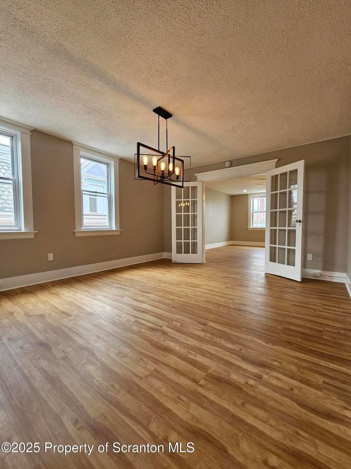 218 South Franklin Street - Photo 5 of 34