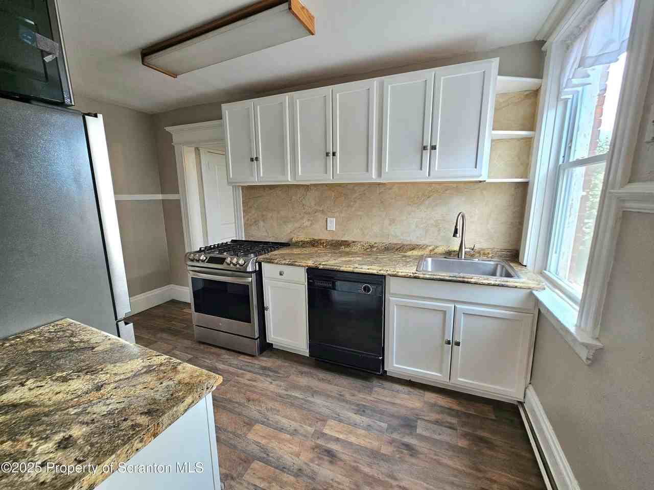 218 South Franklin Street - Photo 6 of 34