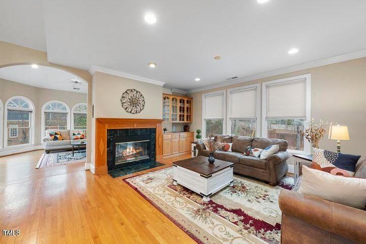 104 Sierra Dr - Photo 3 of 27