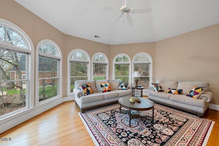 104 Sierra Dr - Photo 4 of 27