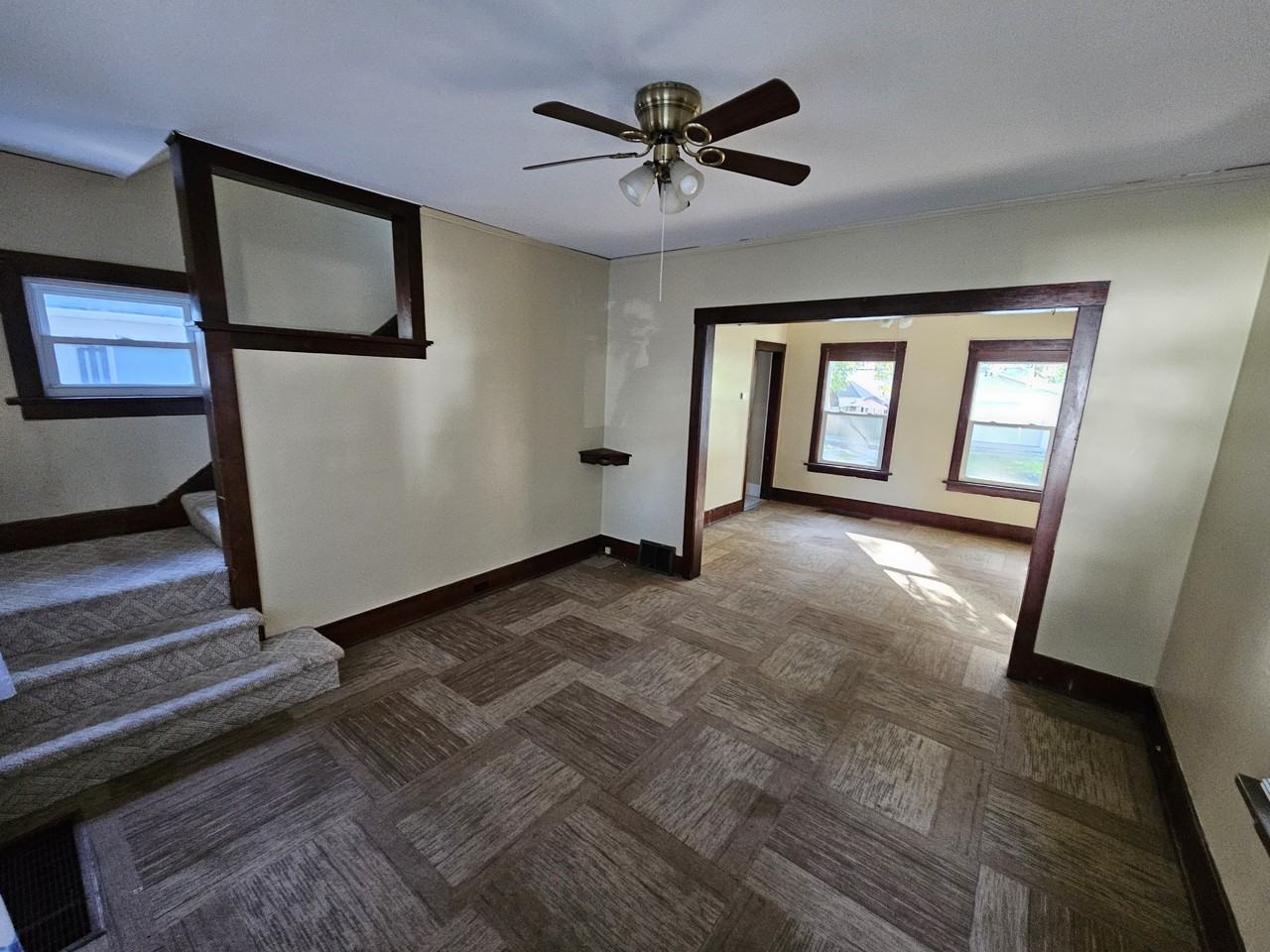 928 Sumner St - Photo 2 of 13