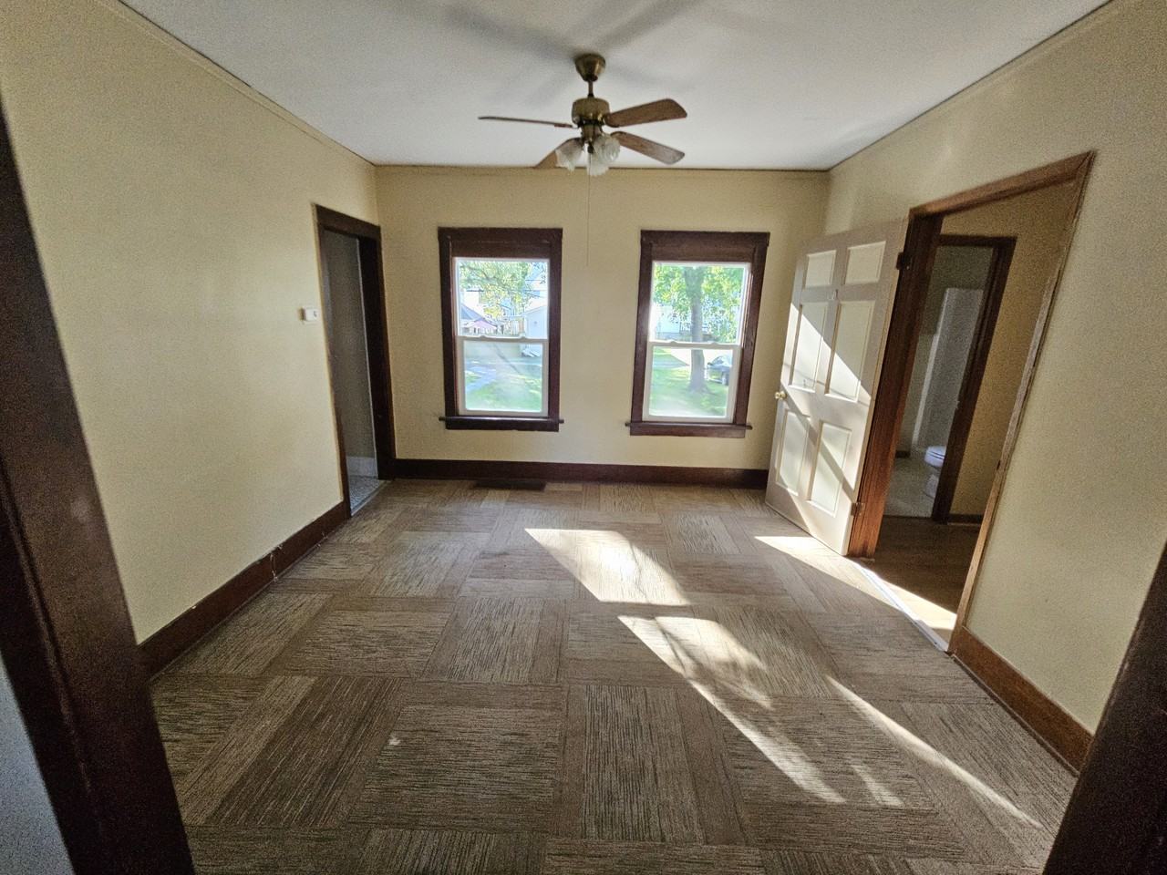 928 Sumner St - Photo 3 of 13