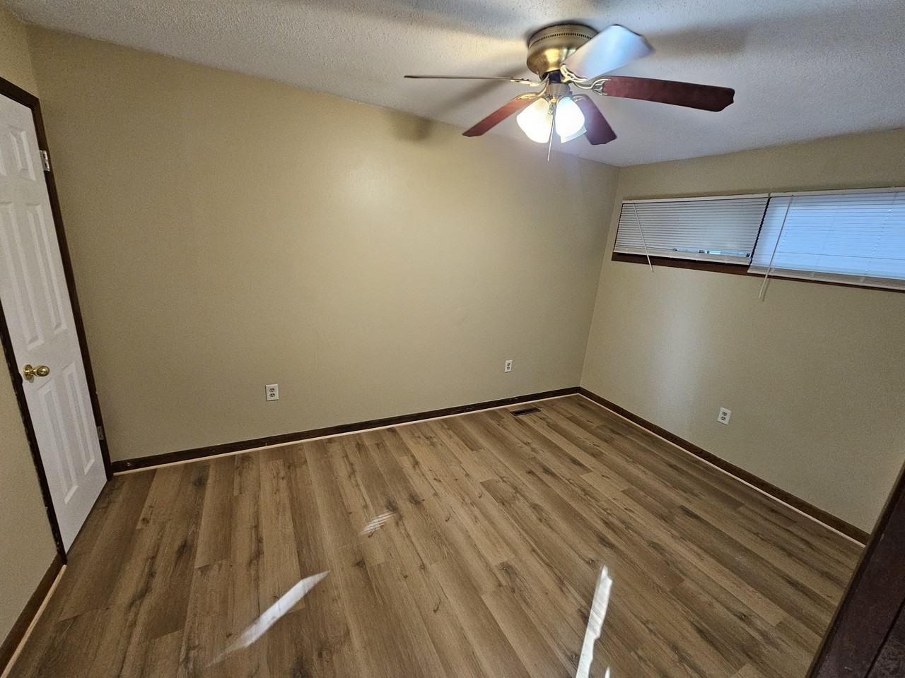 928 Sumner St - Photo 4 of 13