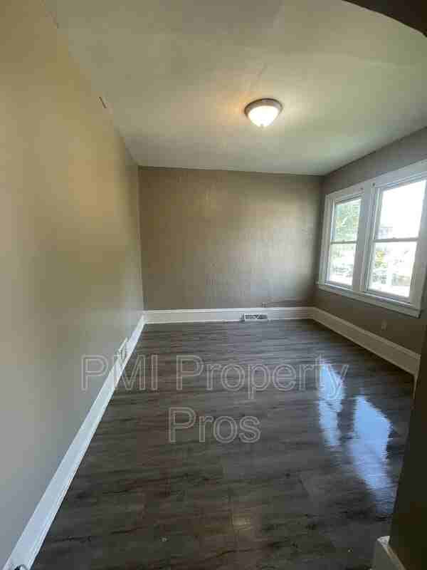 2619 N 23rd St - Photo 2 of 8