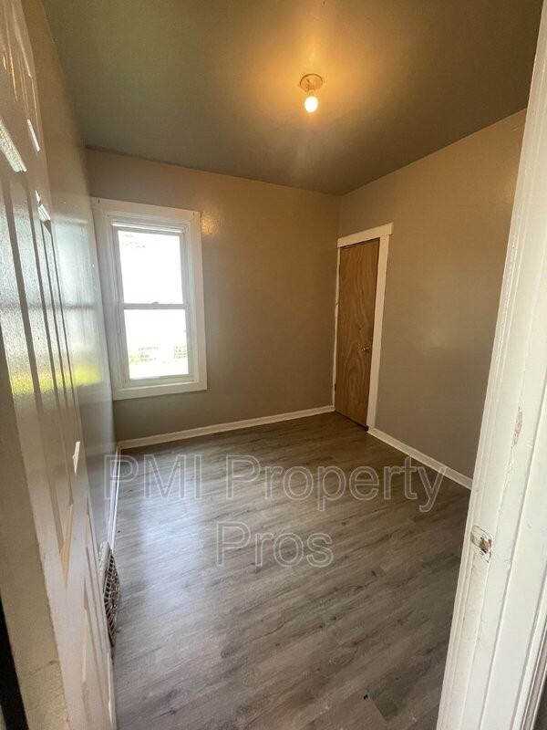 2619 N 23rd St - Photo 4 of 8
