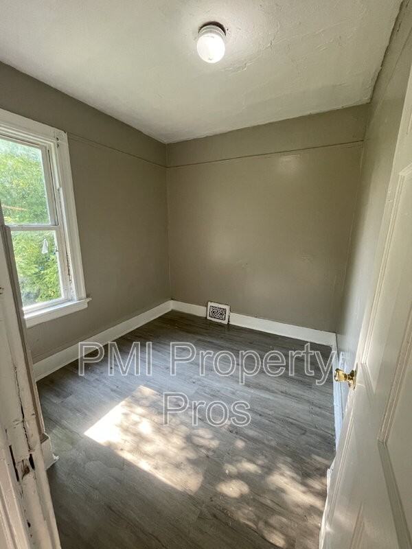 2619 N 23rd St - Photo 5 of 8