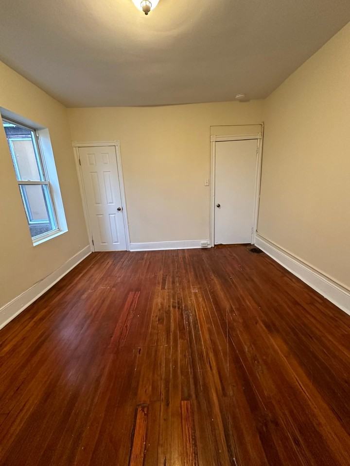 1221 N Frazier St - Photo 3 of 9