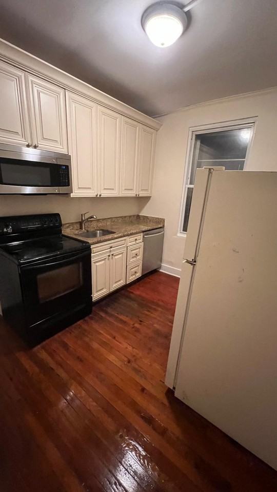 1221 N Frazier St - Photo 5 of 9