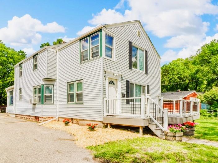 611 10Th St S - Photo 2 of 4