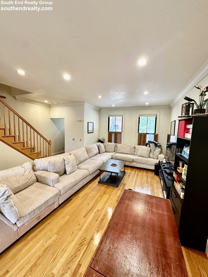 10 E Concord St - Photo 3 of 38