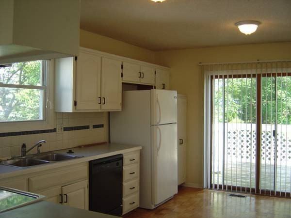 1558 W Mulberry St #NA - Photo 6 of 8