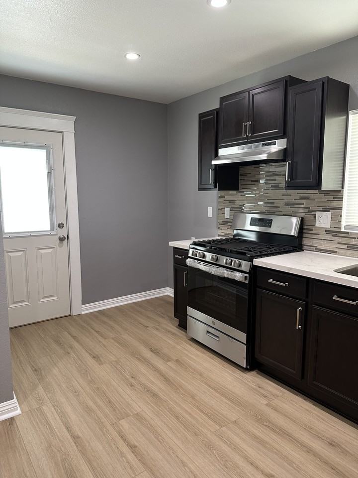 1535 Freeman Ave #NA - Photo 2 of 16