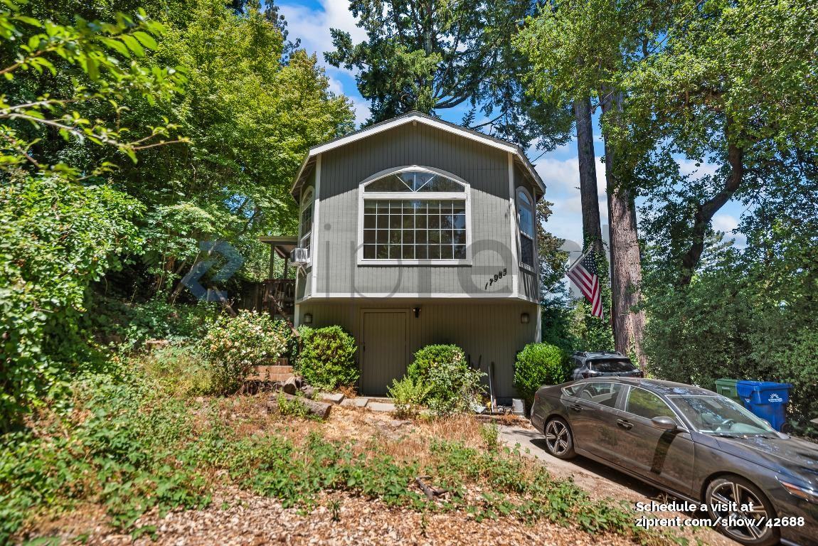 17985 Helen Way - Photo 2 of 33