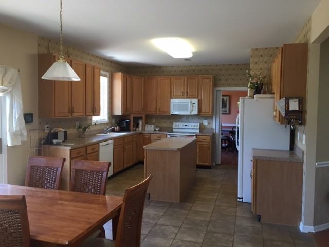 18 Greenbrier Dr - Photo 3 of 13