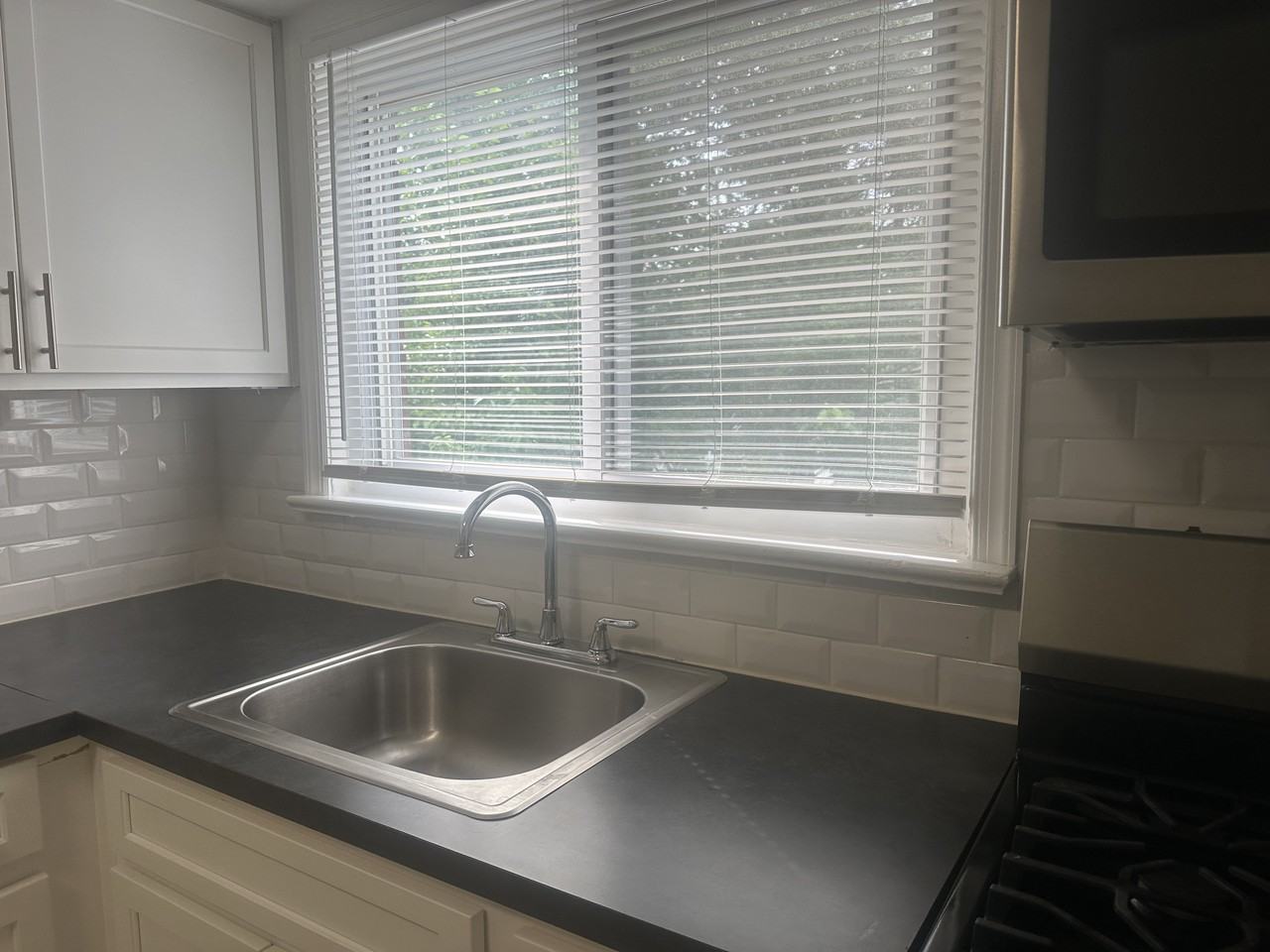 210 Broad Avenue #3B - Photo 3 of 23