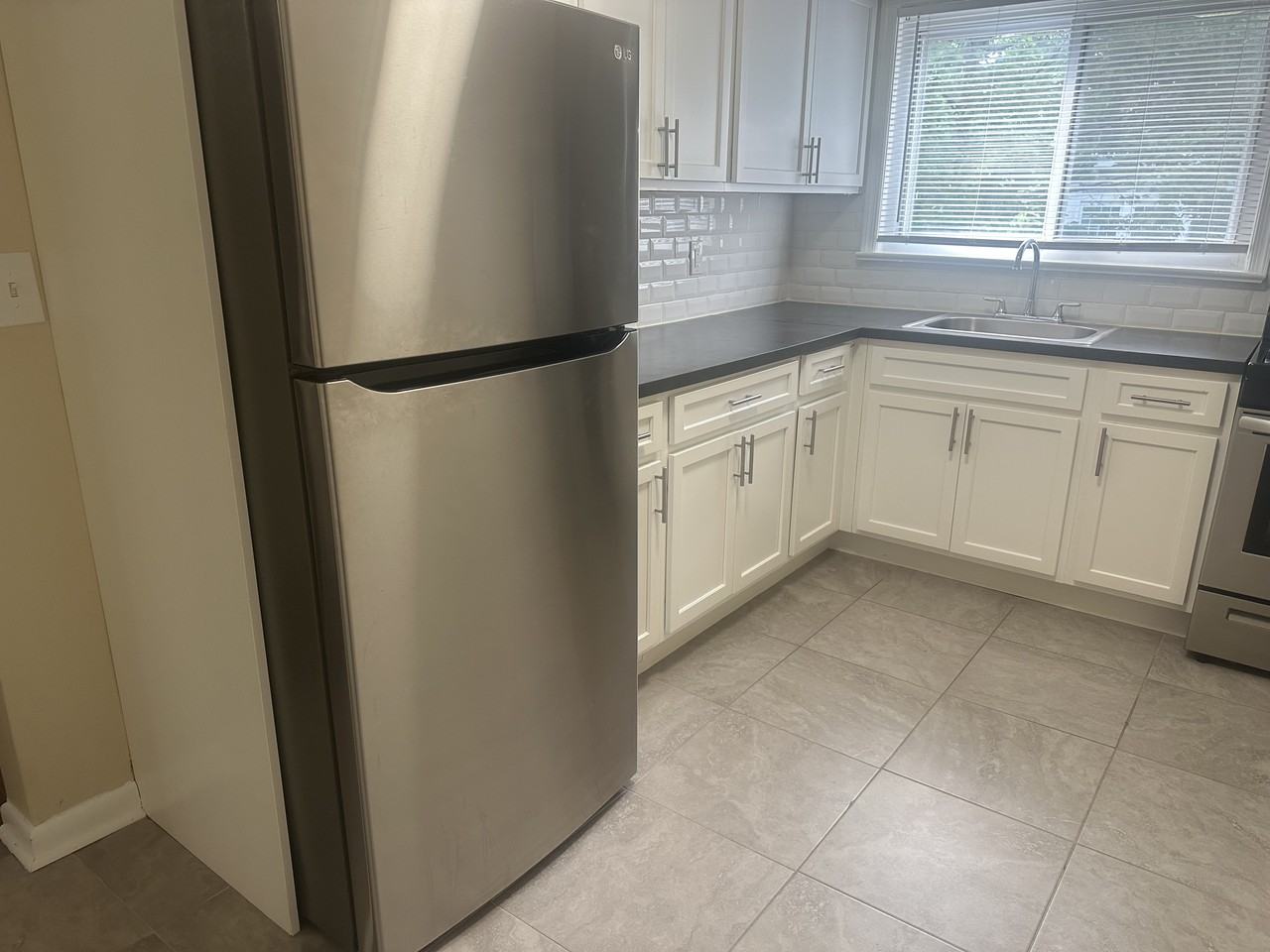 210 Broad Avenue #3B - Photo 5 of 23