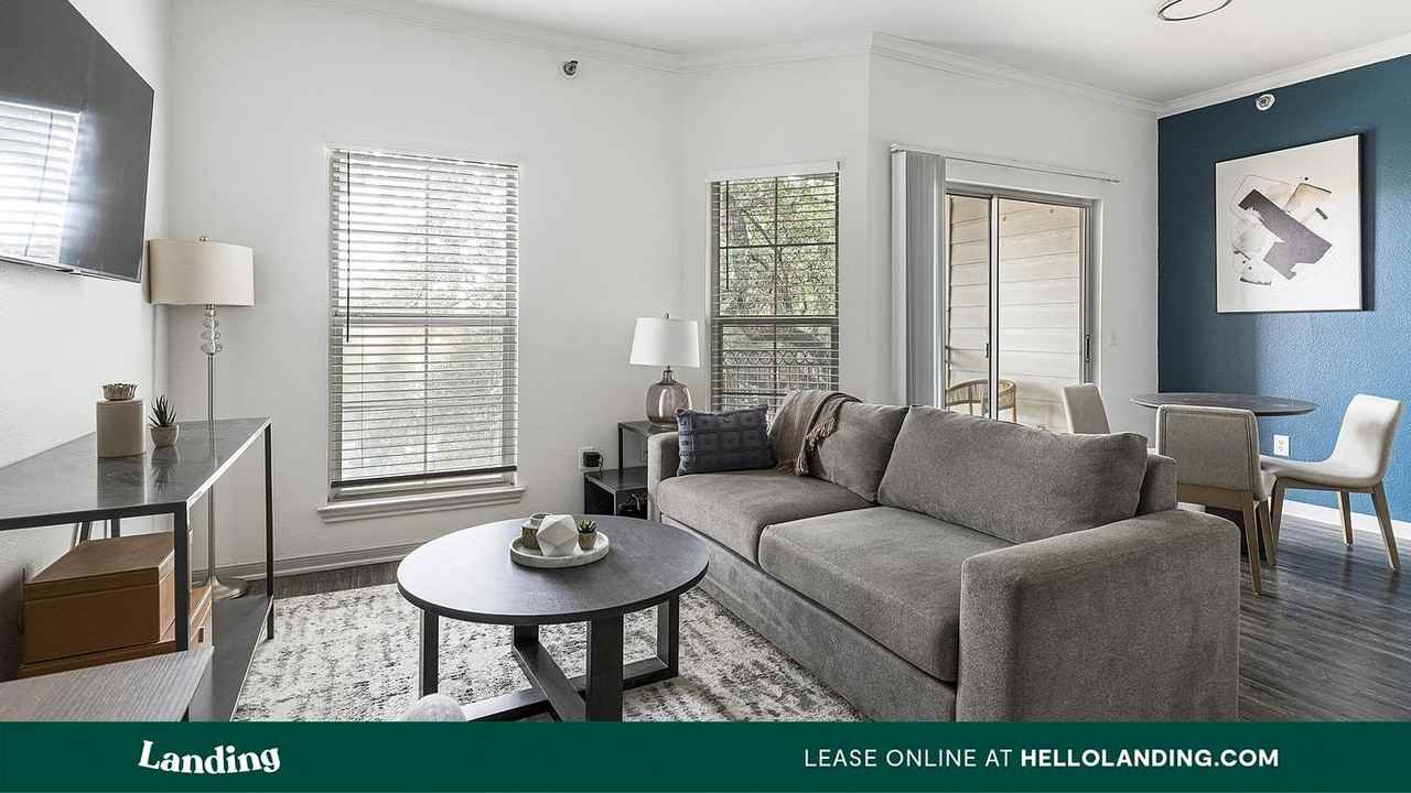 19275 Stone Oak Pkwy - Photo 4 of 50